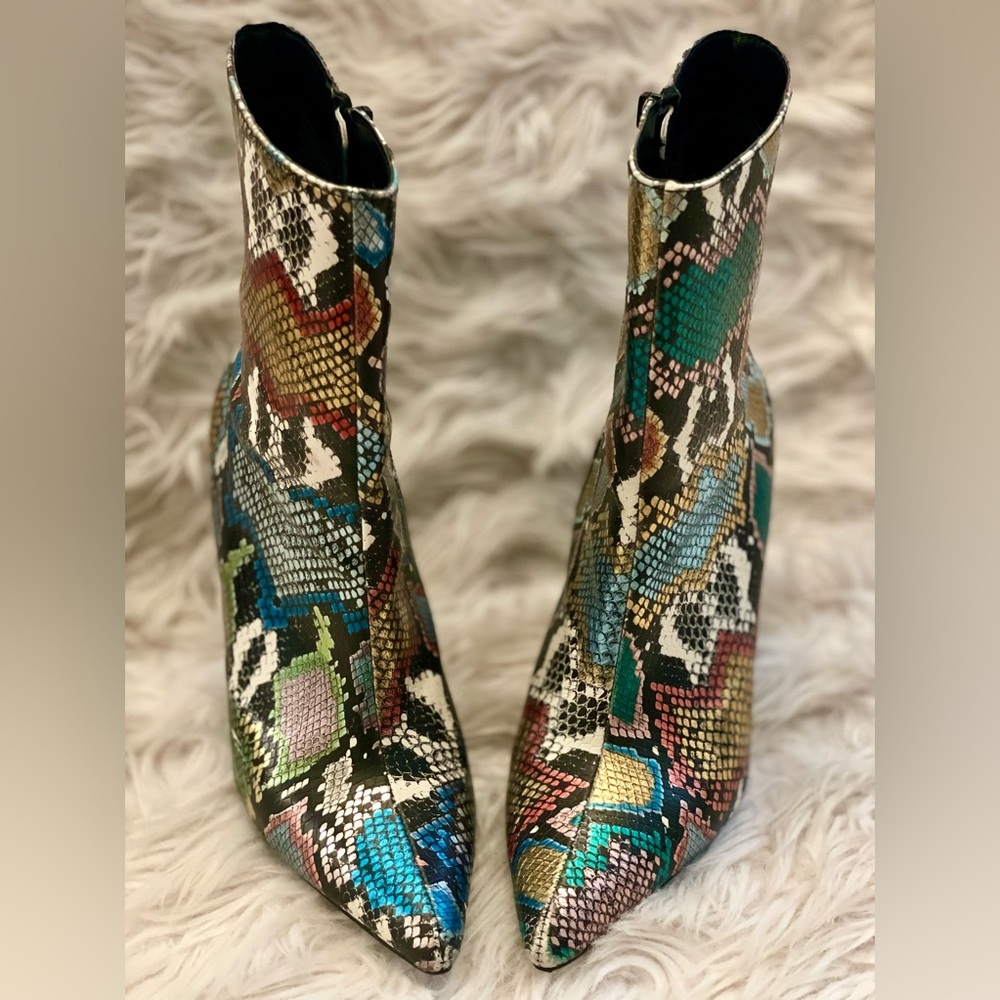 Multi-Color Snakeskin Pointed Toe Block Heel Heeled Boots Size 9